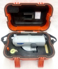 Nivelliergerät Sokkia C32 mit